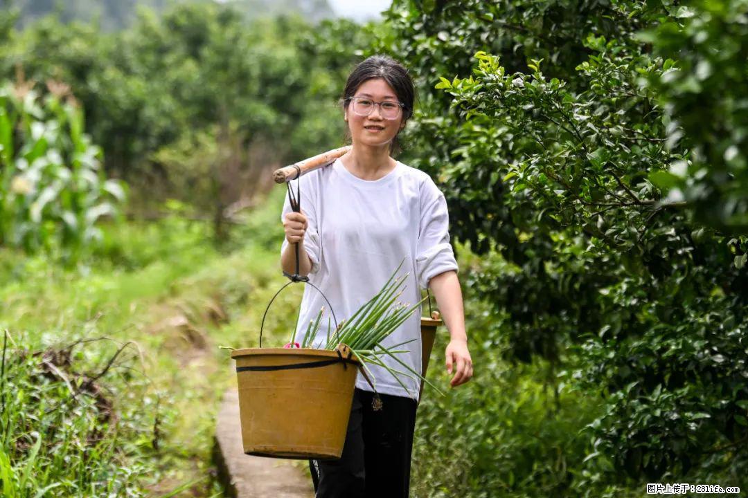 全网追的“扁担女孩”,找了一份暑假工,时薪12元 - 河源生活资讯 - 河源28生活网 heyuan.28life.com